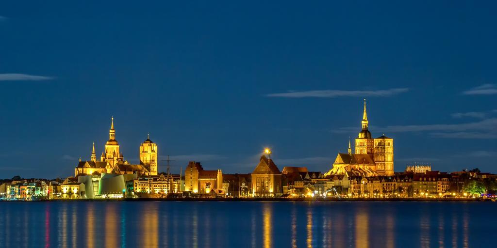 Altstadt Hotel Peiss ชตราลซุนด์ ภายนอก รูปภาพ
