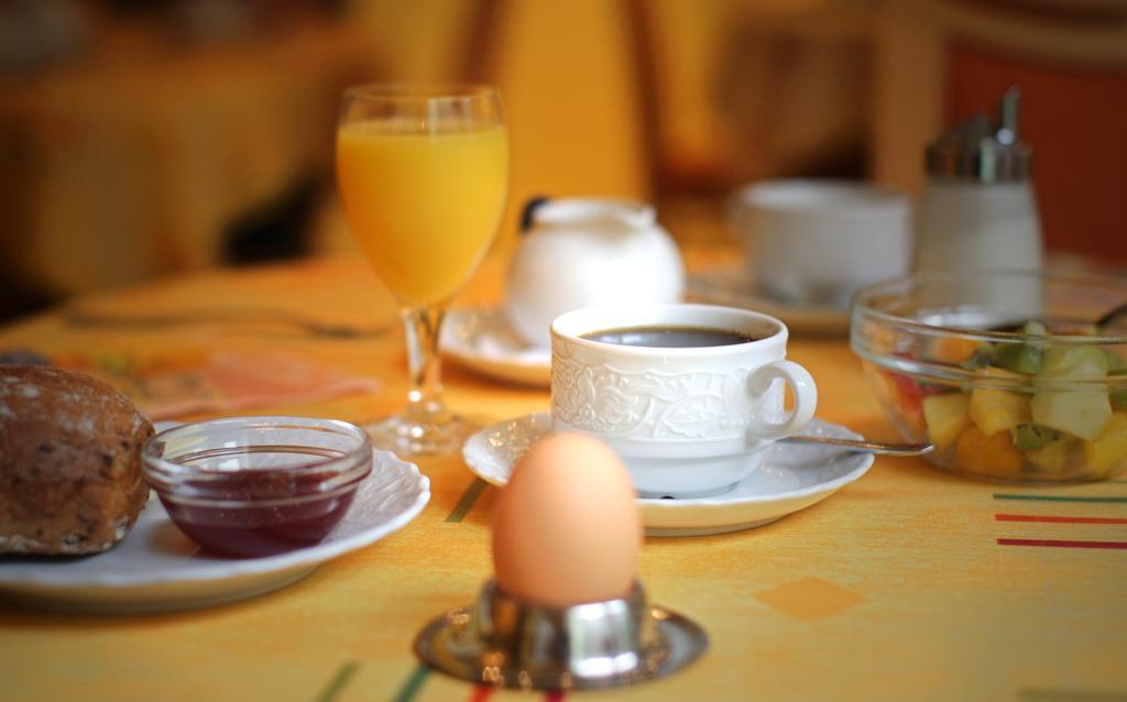 Altstadt Hotel Peiss ชตราลซุนด์ ภายนอก รูปภาพ