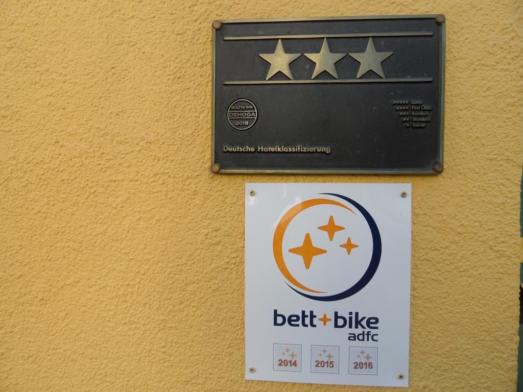 Altstadt Hotel Peiss ชตราลซุนด์ ภายนอก รูปภาพ