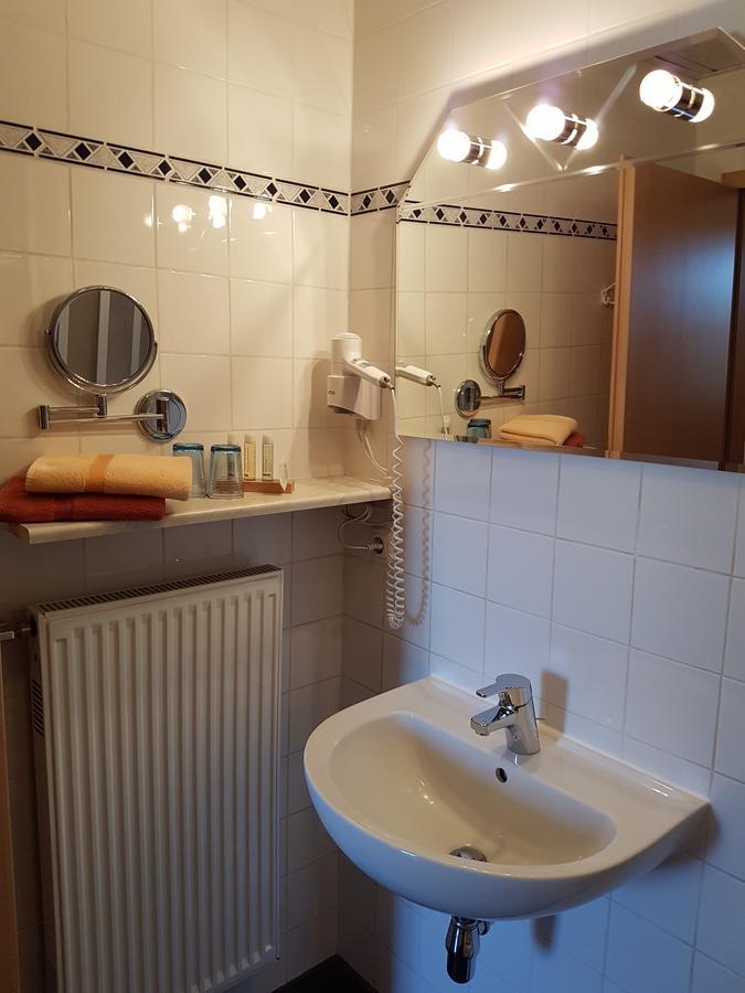 Altstadt Hotel Peiss ชตราลซุนด์ ภายนอก รูปภาพ